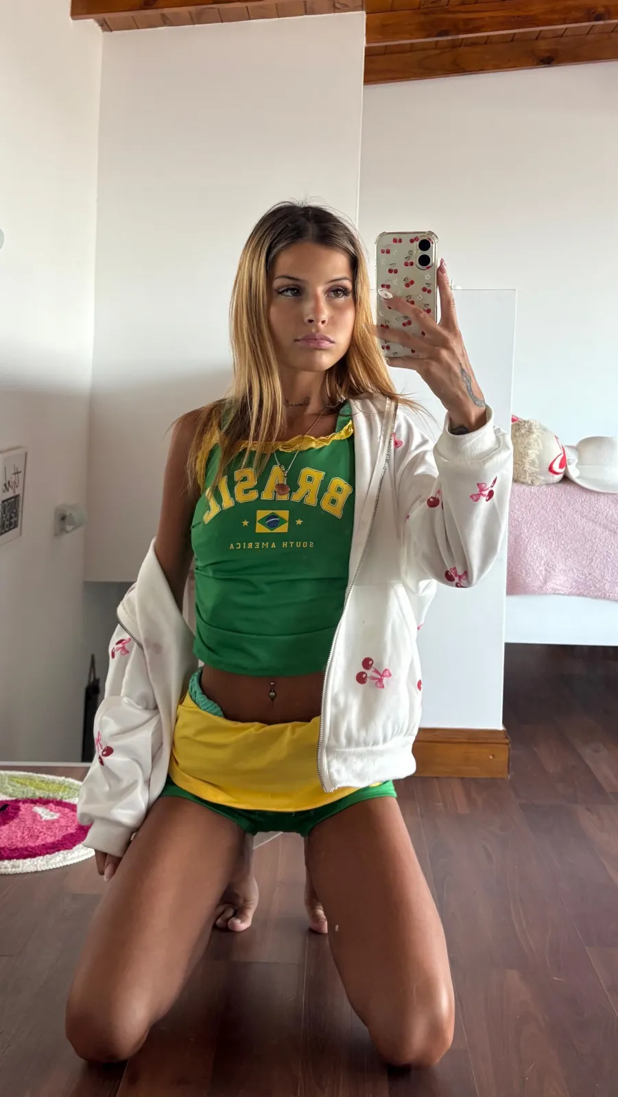 Tiny Lana - Gallery Photo 4